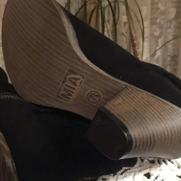 Faux Suede Black Ankle Boot NEW Stacked Heel - Picture 10 of 10